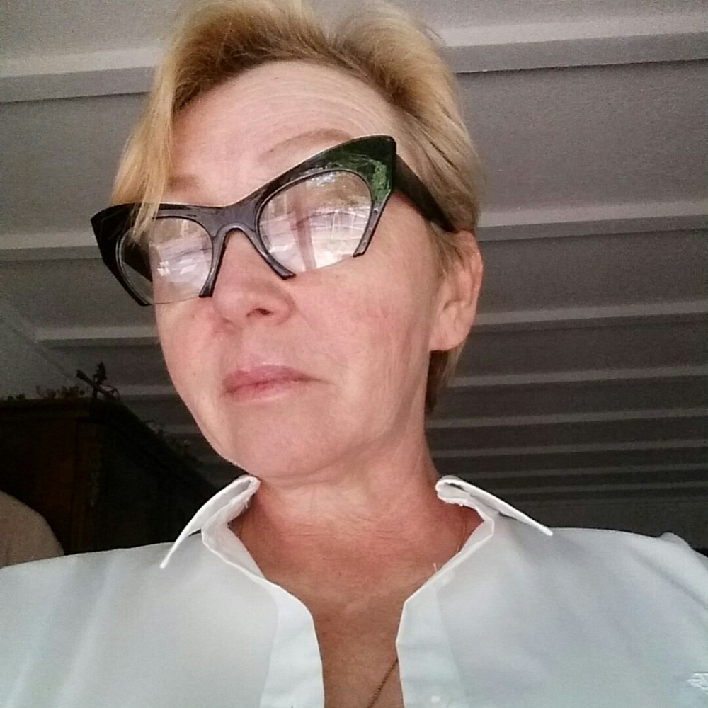 Meet your Posher, Larisa